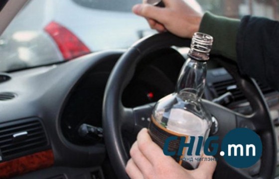 Согтуу иргэн машиныхаа төмөр хийцэд хавчуулагдсан байсныг аварчээ 