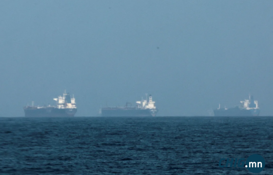 Ормузын хоолойд 10 гаруй хөлөг онгоцыг сөнөөжээ