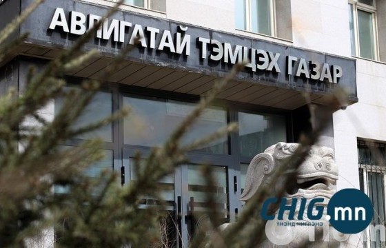 Байгууллагын ойд зориулсан хандивыг удирдлага нь хувийн дансандаа авчээ 