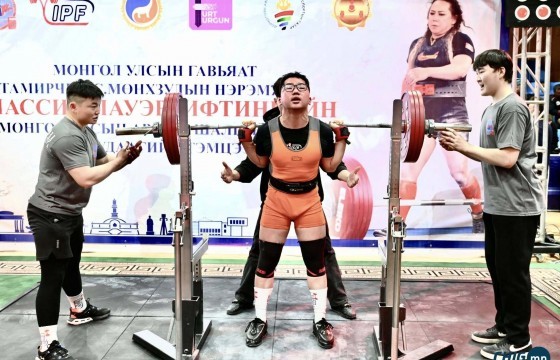 Тив, дэлхийн найман удаагийн аварга Ц.Отгондалайн хүү МУ-ын рекордыг шинэчиллээ 