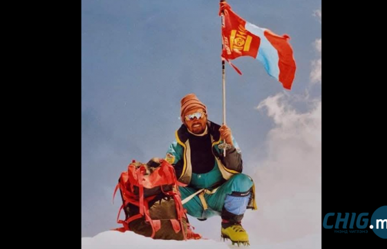 Эверестийн оргилд анхны авиралтын түүх бүтээсэн Н.Жуков МУГТ боллоо 