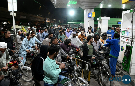 Дэлхий дахинд шатахууны хямрал гүнзгийрч, улс орнууд онцгой арга хэмжээ авч эхэллээ