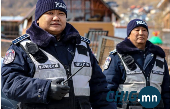 Цагдаа нар шатаж буй байшингаас 63 настай эрэгтэйг гаргаж, аварчээ