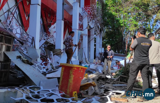 Индонезид 7.4 магнитуд хүчтэй газар хөдөлсний улмаас нэг хүн амь үрэгджээ 