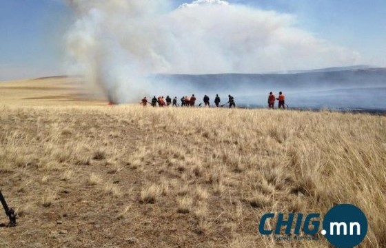 Сүхбаатарын Эрдэнэцагаанд гарсан түймрийг унтраахаар ажиллаж байна 