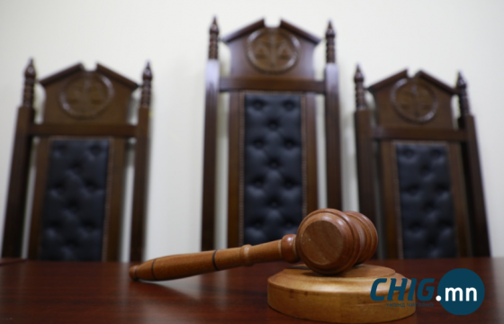 Шүүх хуралдааныг тасалдуулж, дэг зөрчсөн өмгөөлөгчийг ₮100 мянгаар торголоо