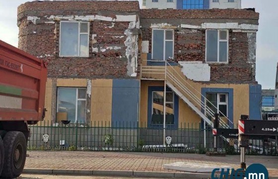 Хэнтийд 1.3 тэрбумаар барьсан цэцэрлэгийн  тоосго нь бутарч унаж эхэлжээ
