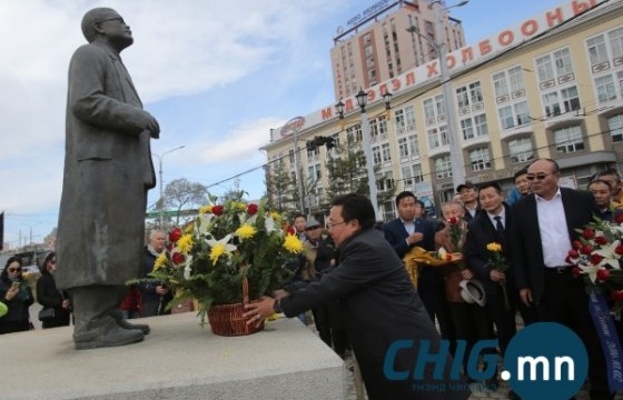 С.Зоригийн хөшөөг зөвшөөрөлгүй тээвэрлэсэн компанийг сая төгрөгөөр торголоо 