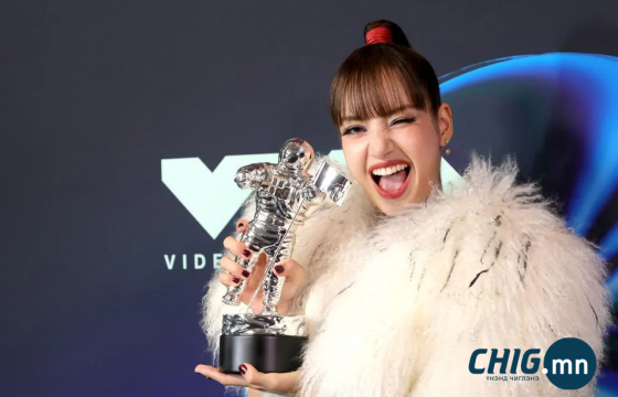 BLACKPINK-ийн LISA MTV Music Awards-аас “Best Pop” шагнал хүртлээ