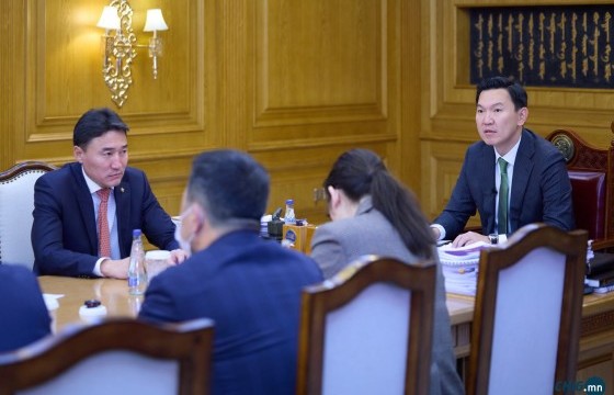 Иргэдээ бухимдуулахгүй, хүнд суртал үзүүлэхгүй шатахуун түгээхийг ерөнхий сайд аж ахуйн нэгжүүдэд анхааруулав